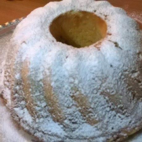 Kuglóf mazsolával, mandulával narancshéjjal