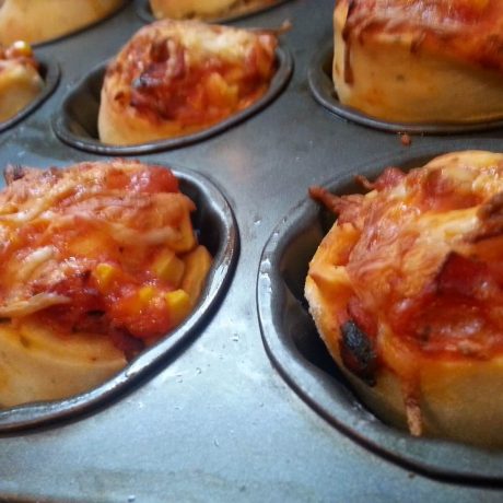 Pizzás csigák a muffinsütőből