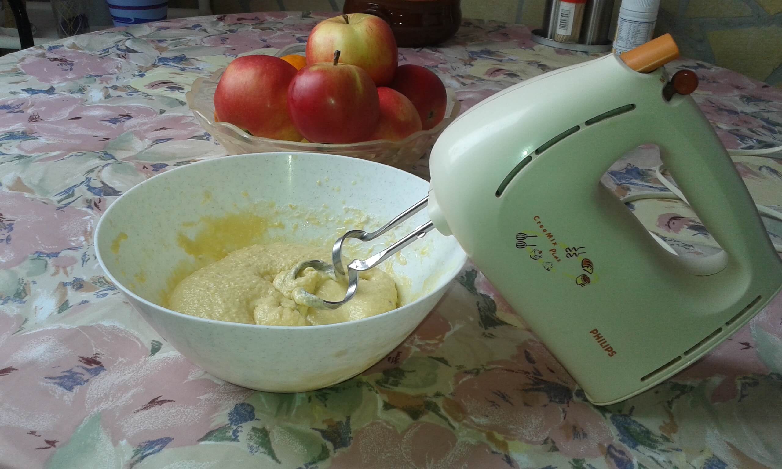 Almás-diós lepénytorta elkészítésének 2. lépése