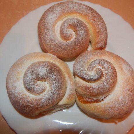 Vaniliás briós lekvárral töltve
