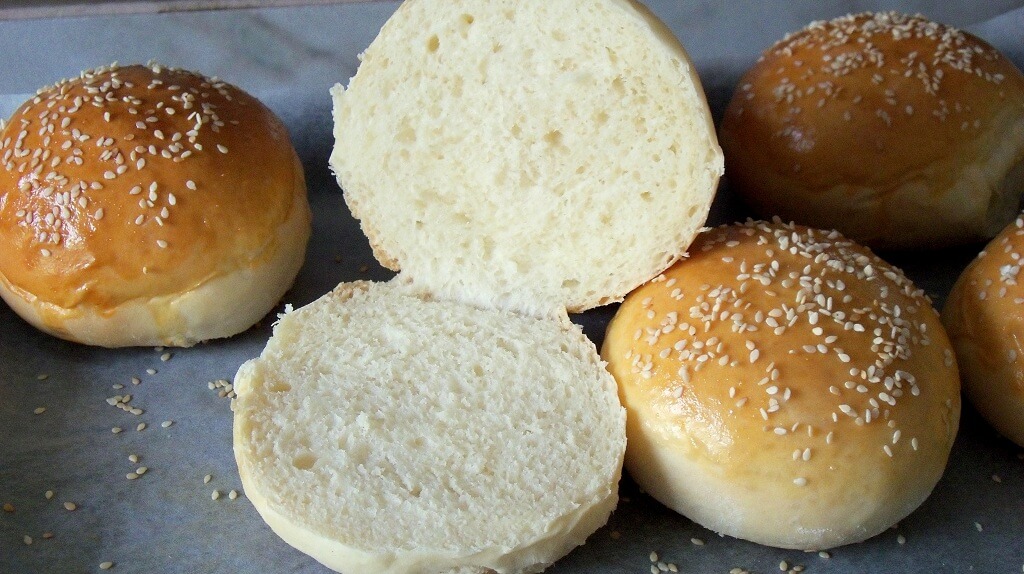 Hamburger puffancs elkészítésének 1. lépése