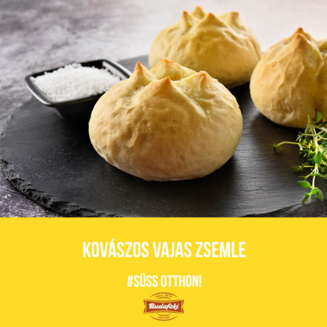 Kovászos vajas zsemle