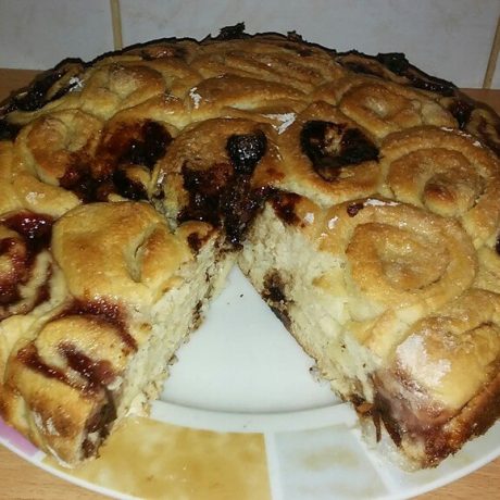 Szilva-füge lekváros, vaníliás és nutellás csigából készült tortácska