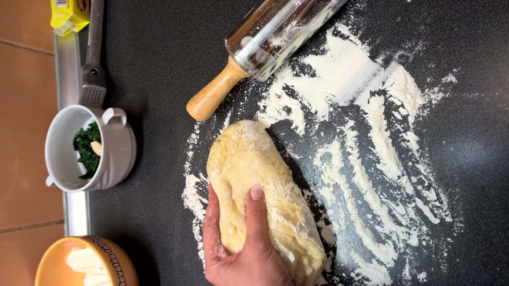 Spenótos mozzarellás csiga elkészítésének 14. lépése