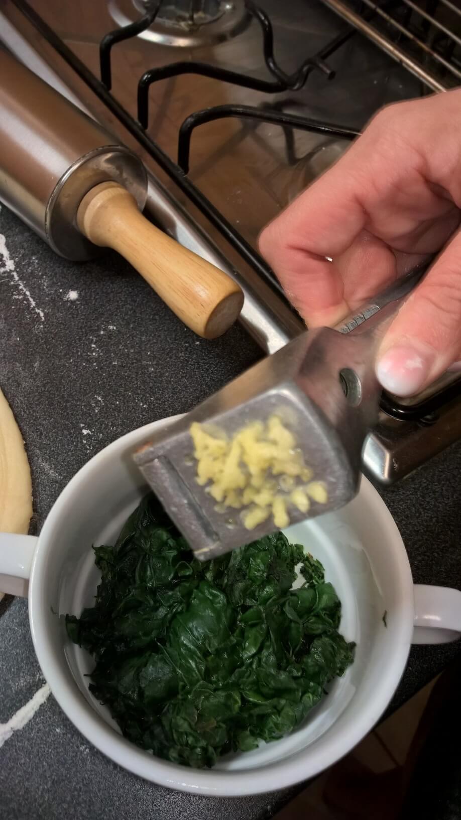Spenótos mozzarellás csiga elkészítésének 16. lépése