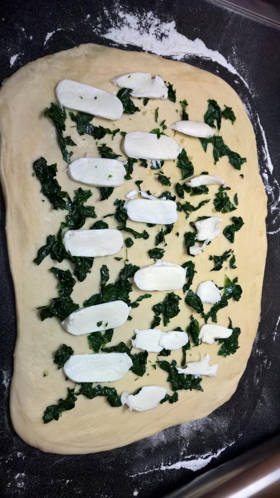 Spenótos mozzarellás csiga elkészítésének 17. lépése