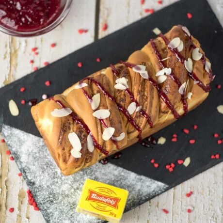 Valentin-napi vaníliás-málnás babka